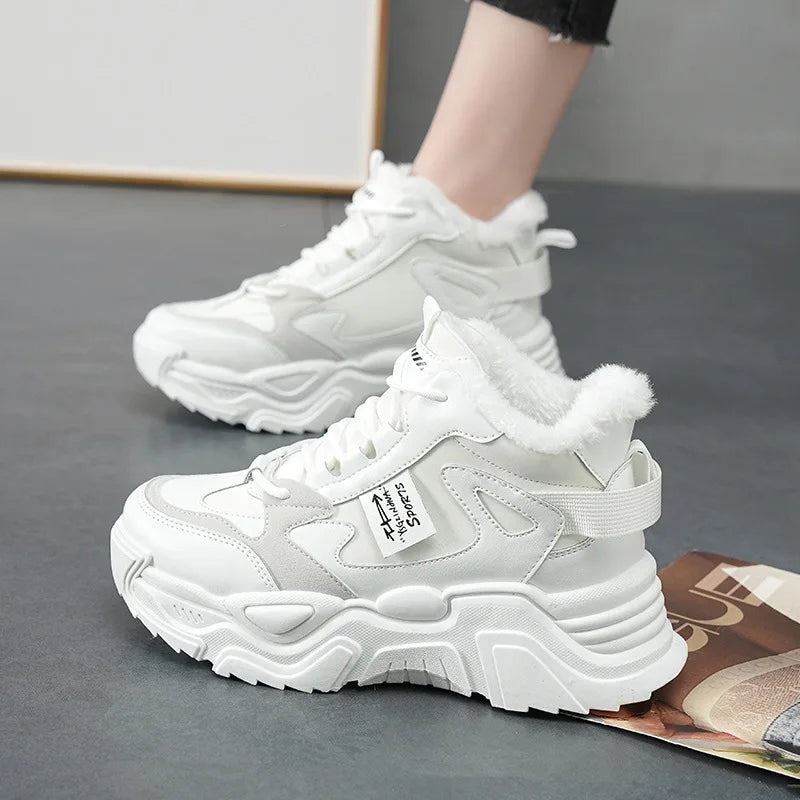 Touga| Pluche Sneakers