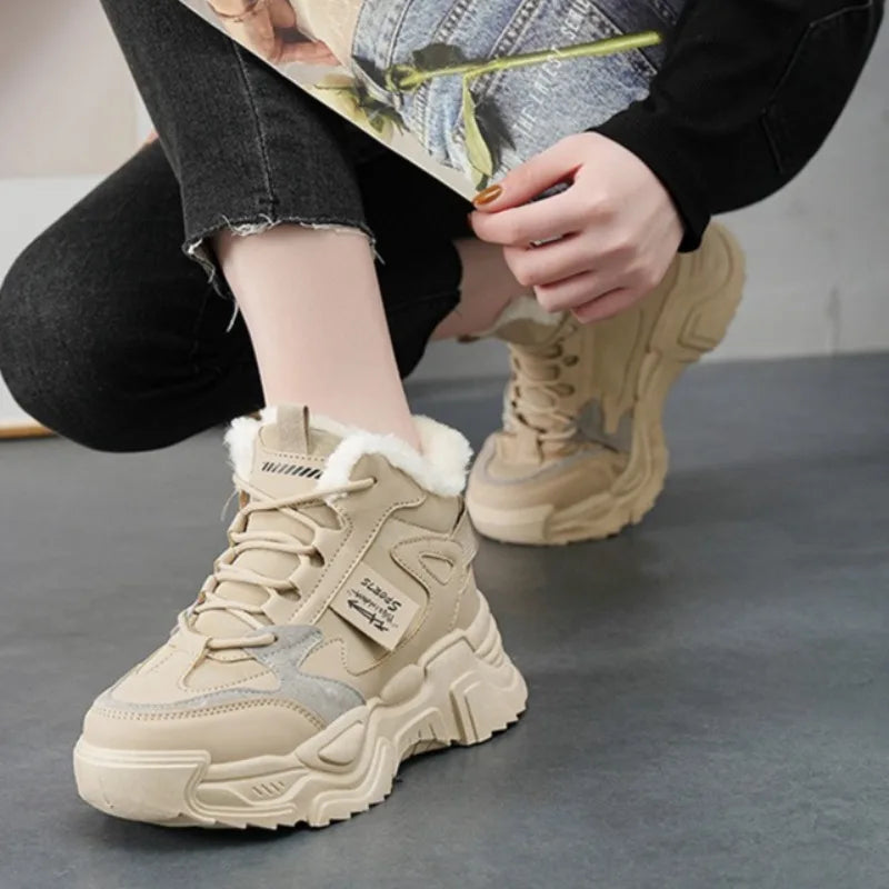 Touga| Pluche Sneakers