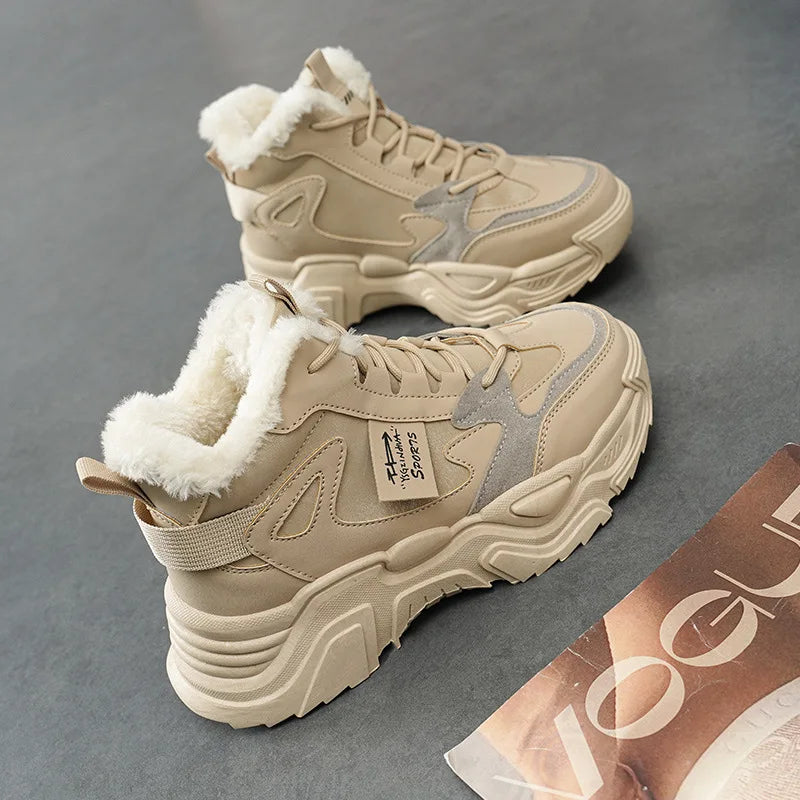 Touga| Pluche Sneakers